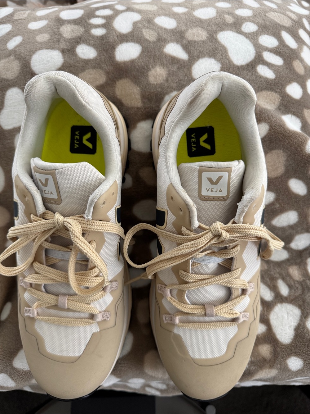 VEJA Women's Beige and Cream Low-Top Sneakers